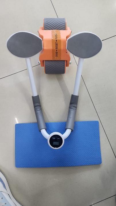 Fitness ab roller with non-slip handles
